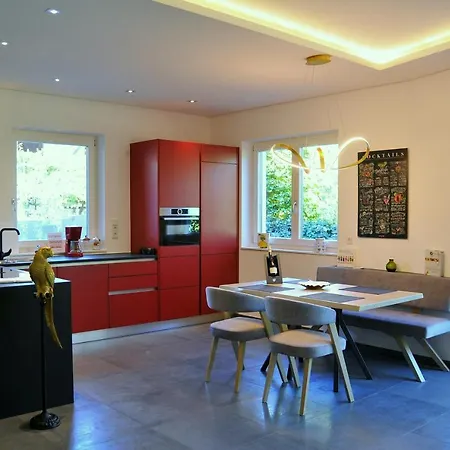 Ruhige Mit Garten Und Garage In Privatvilla Apartment *