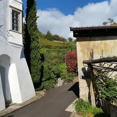 Apartment Ruhige Mit Garten Und Garage In Privatvilla