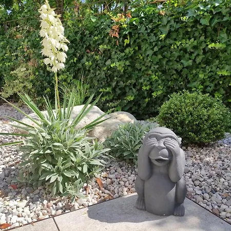 Ruhige Mit Garten Und Garage In Privatvilla *